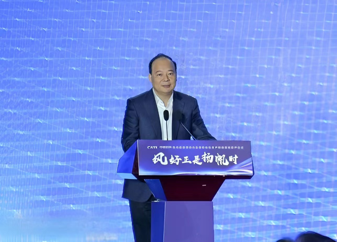 02-配文插图-恒峰g22董事长、总经理曾毓群发表致辞.png
